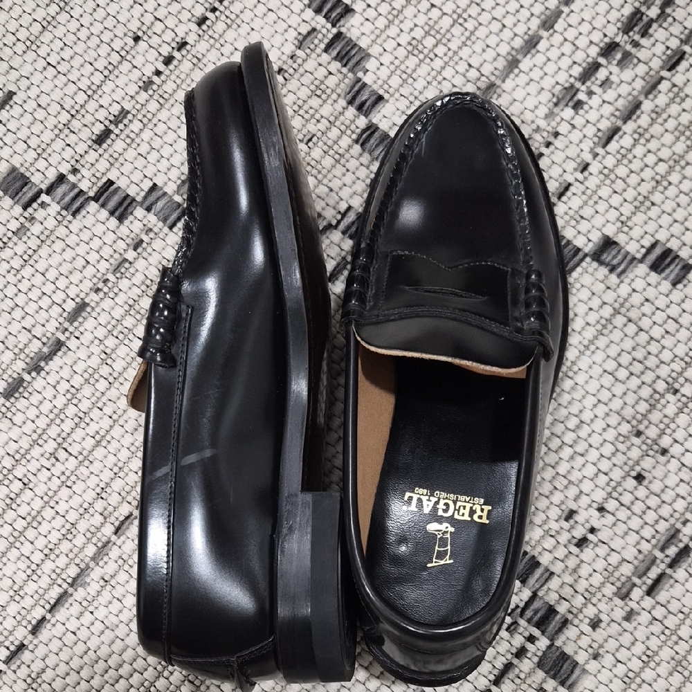 Women's Black Loafers - Picture 3 of 3
